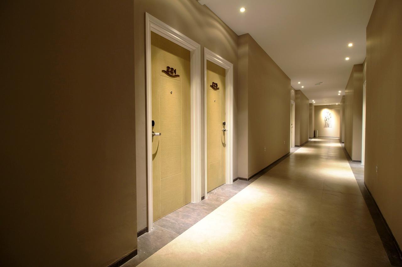 Vinotel Cirebon Eksteriør billede